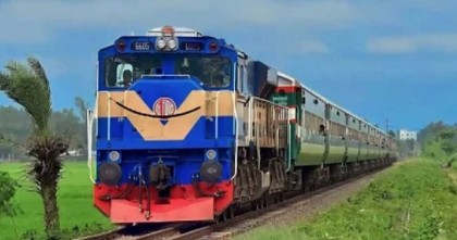 সারা দেশে বন্ধ ট্রেন চলাচল 