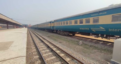 পাবনা থেকে সারাদেশে ট্রেন চলাচল বন্ধ: যাত্রীদের দুর্ভোগ
