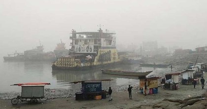 ঘন কুয়াশার কারণে দৌলতদিয়া-পাটুরিয়ায় ফেরি চলাচল সাময়িক বন্ধ