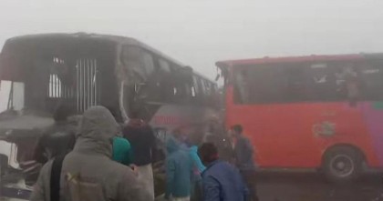 ঘন কুয়াশায় রংপুর-ঢাকা মহাসড়কে ৬ গাড়িতে সড়ক দুর্ঘটনা: আহত ২৫