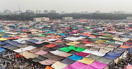 ইবাদত-বন্দেগিতে মশগুল মুসল্লিরা