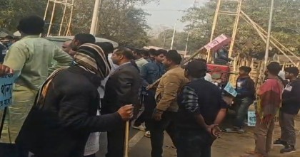 থানার দাবিতে কুষ্টিয়ায় বিক্ষোভ মিছিল, সড়ক অবরোধ