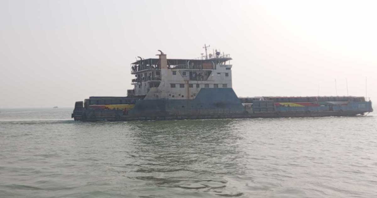দৌলতদিয়া-পাটুরিয়া নৌপথে ফেরি চলাচল স্বাভাবিক