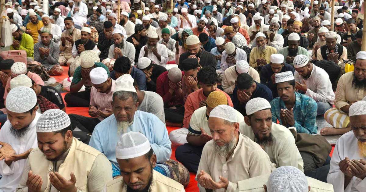 আখেরি মোনাজাতের মধ্য দিয়ে শেষ হলো ইজতেমার প্রথম পর্বের দ্বিতীয় ধাপ