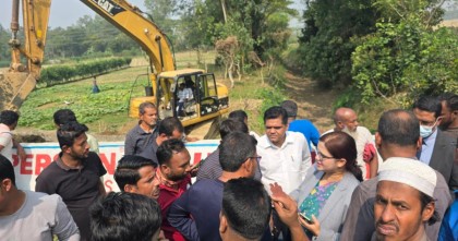 চট্টগ্রামের মিরসরাইয়ে জনদুর্ভোগ লাগবে খাল খননের কাজ শুরু, জনমনে স্বস্তি