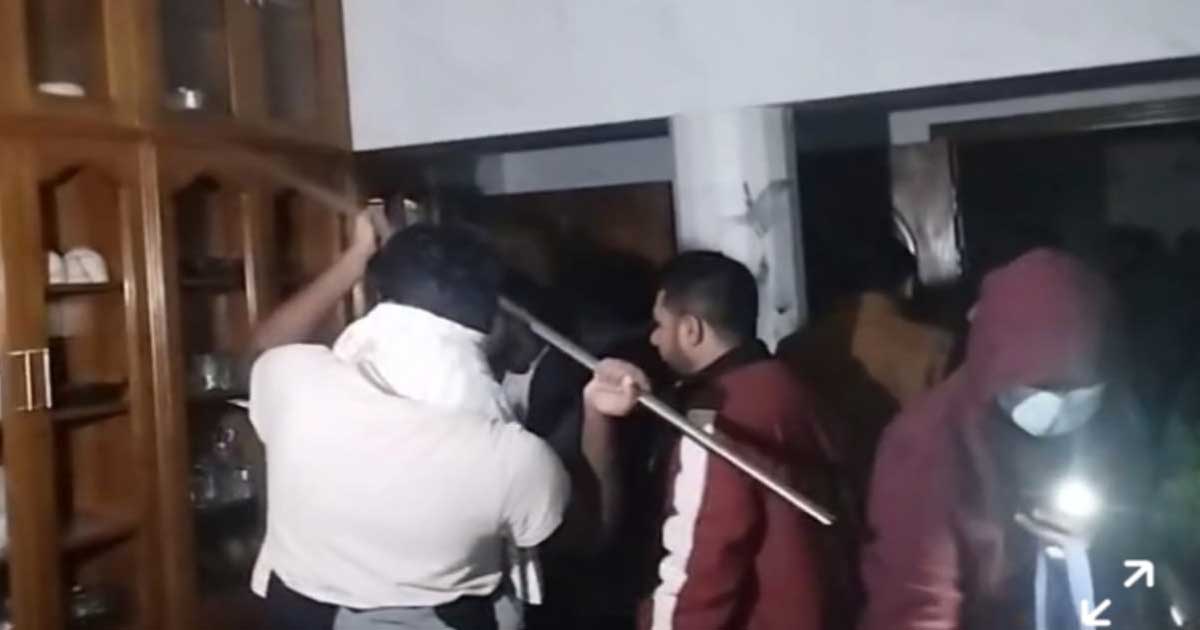 সাদিক আবদুল্লাহর পর আমুর বাসভবন ভাঙচুর 