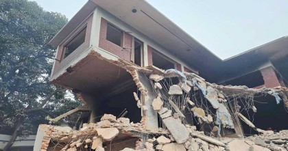 ভোর থেকে আবারো ভাঙা হচ্ছে ধানমন্ডি ৩২ নম্বরের বাড়ি