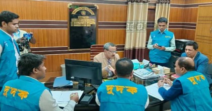 অনিয়মের অভিযোগে ময়মনসিংহ সিটি করপোরেশনে দুদকের অভিযান