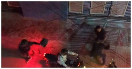 রাজধানীতে স্বর্ণ ব্যবসায়ীকে বাসার সামনে গুলি ও ছুরিকাঘাত, টাকা-অলংকার ছিনতাই