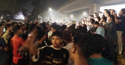 স্বরাষ্ট্র উপদেষ্টার পদত্যাগ দাবিতে গভীর রাতে ঢাবিতে বিক্ষোভ