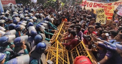 স্বরাষ্ট্র উপদেষ্টার পদত্যাগের দাবিতে মন্ত্রণালয় অভিমুখে গণপদযাত্রা, পুলিশের বাধা