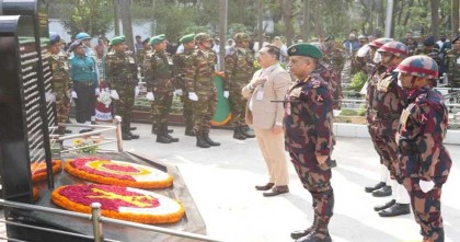 বনানী সামরিক কবরস্থানে বিজিবি মহাপরিচালকের শ্রদ্ধা নিবেদন