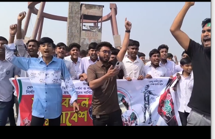 দেশব্যাপী ছিনতাই, ধর্ষণের প্রতিবাদে সিরাজগঞ্জের সলঙ্গায় মানববন্ধন অনুষ্ঠিত 