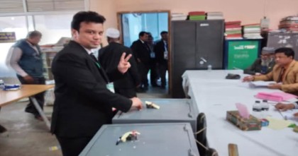 দুই প্যানেলের বিপরীতে স্বতন্ত্র প্রার্থীর চমক