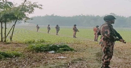 আবারো সীমান্তে কাঁটাতারের বেড়া বিএসএফের, বাধা বিজিবির