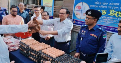 

রমজান উপলক্ষে চুয়াডাঙ্গায় সুলভ মূল্যে ডিম,দুধ ও মাংশ বিক্রি