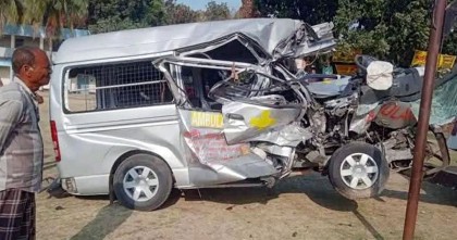 রাজশাহীতে এ্যাম্বুলেন্স ও ট্রাকের মুখোমুখি সংঘর্ষে নারীসহ ৩ নিহত 