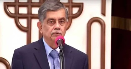 উপদেষ্টা হিসেবে শপথ নিলেন অধ্যাপক সি আর আবরার