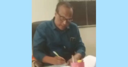 তথ্য চাওয়ায় সাংবাদিককে লাঞ্চিত করলেন খাদ্য নিয়ন্ত্রক