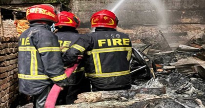 রাজধানীর গাবতলীতে আগুনে পুড়লো বস্তির দেড়শো ঘর