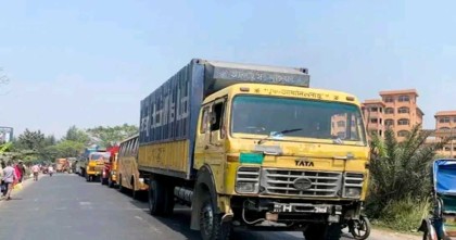 যাত্রী নিয়ে বাস-মাহিন্দ্রার ঝামেলায় মারধরের শিকার ববির তিন শিক্ষার্থী