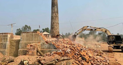 বাউফলে গুঁড়িয়ে দেয়া হলো অবৈধ ৪ ইটভাটা