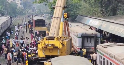 ৯ ঘণ্টা পর ব্রাহ্মণবাড়িয়ায় মহানগর এক্সপ্রেসের লাইনচ্যুত বগি উদ্ধার  
