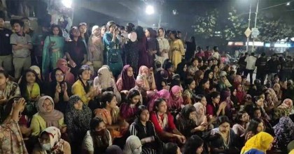 ধর্ষণের বিচারের দাবিতে ২৪ ঘণ্টার আলটিমেটাম দিয়ে হলে ফিরলেন ঢাবি ছাত্রীরা