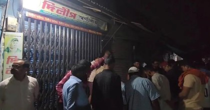 আশুলিয়ায় স্বর্ণ ব্যবসায়ীকে কুপিয়ে হত্যা, ককটেল ফাটিয়ে স্বর্ণালংকার লুট