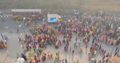 বনানীতে সড়ক দুর্ঘটনায় পথচারীর মৃত্যুতে সড়ক অবরোধ: তীব্র যানজট