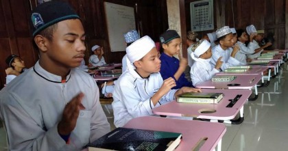 হাতের ইশারাতেই কোরআন শিখানো হয় যেখানে