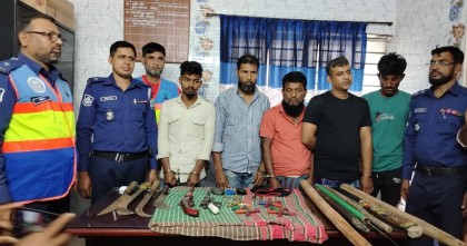 বরিশালে আগ্নেয়াস্ত্রসহ পাঁচ ডাকাত গ্রেপ্তার