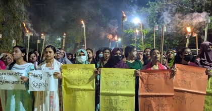বাকৃবিতে ছাত্রীদের মশাল মিছিল