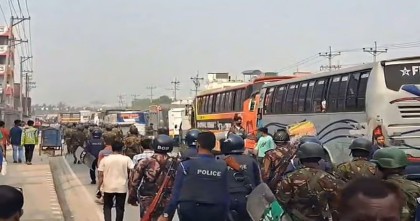 ঢাকা-টাঙ্গাইল মহাসড়ক অবরোধ, ১৫ কারখানায় ছুটি ঘোষণা