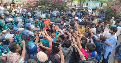 ধর্ষণবিরোধী পদযাত্রায় পুলিশের ওপর হামলায় ১২ জনের নামে মামলা