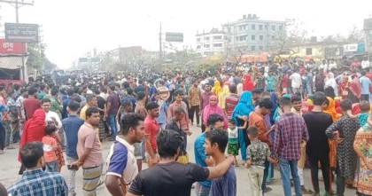 বোনাসসহ বিভিন্ন দাবিতে শ্রমিকদের ঢাকা-ময়মনসিংহ মহাসড়ক অবরোধ  