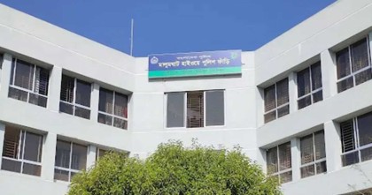 কক্সবাজারে পুলিশের গাড়ি খাদে পড়ে এক কনস্টেবল নিহত 