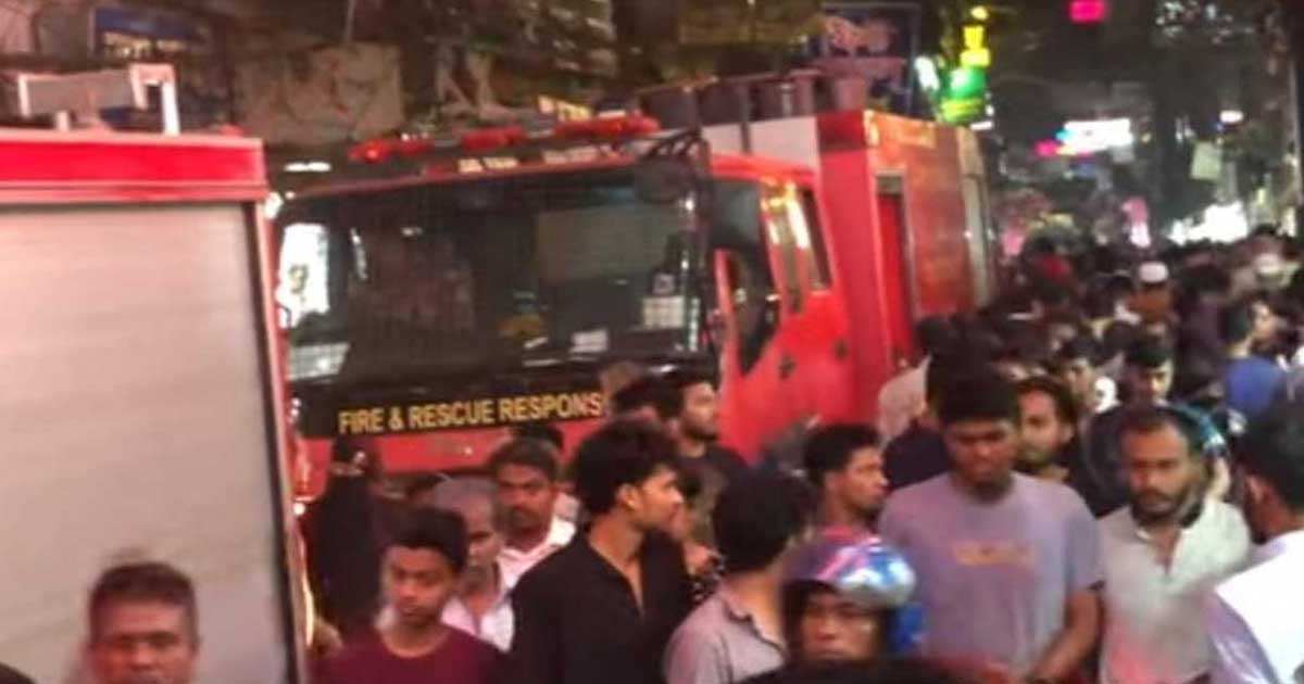 চট্টগ্রামে কাপড়ের গোডাউনে আগুন, নিয়ন্ত্রণে ৬ ইউনিট