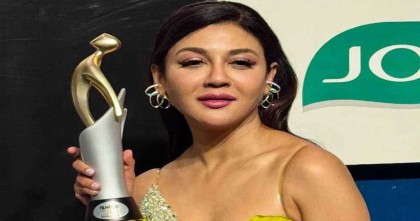 ফিল্মফেয়ারে ‘ট্র্যাডিশনাল কুইন অব দ্য ইয়ার’ জয়া আহসান