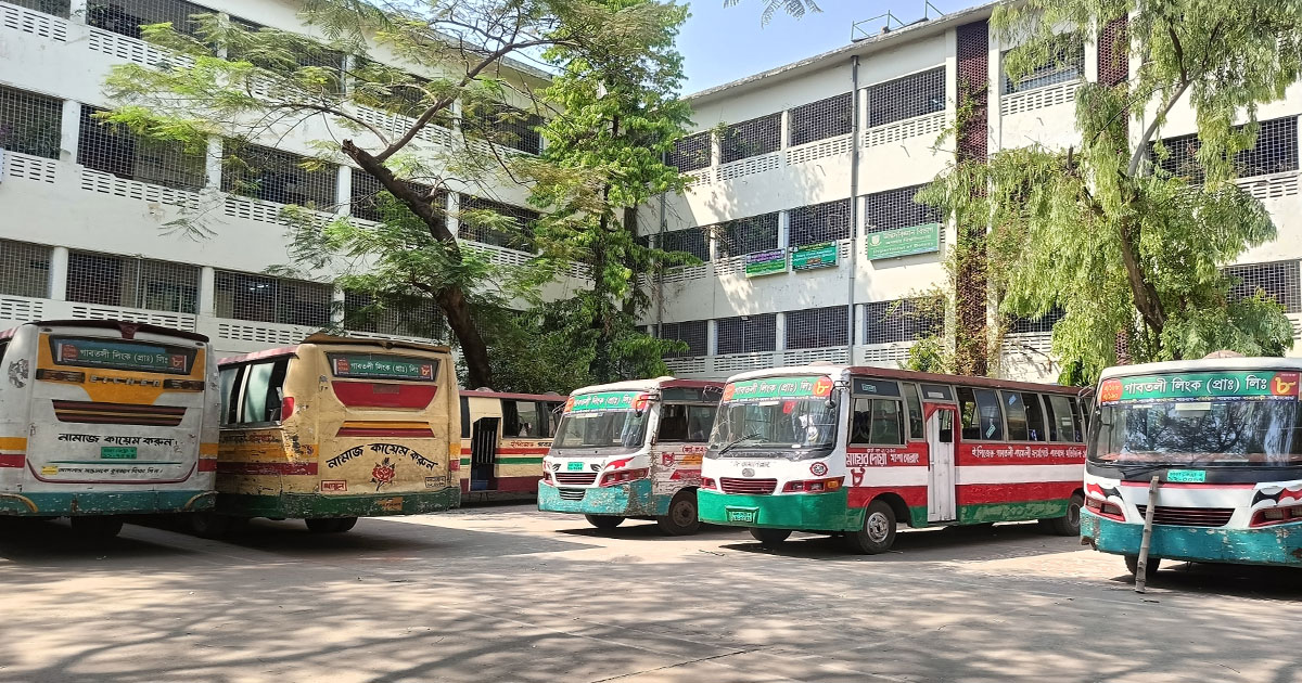 জবি শিক্ষার্থীকে মারধর, ক্যাম্পাসে নিয়ে এলো গাবতলী পরিবহনের ১১টি বাস