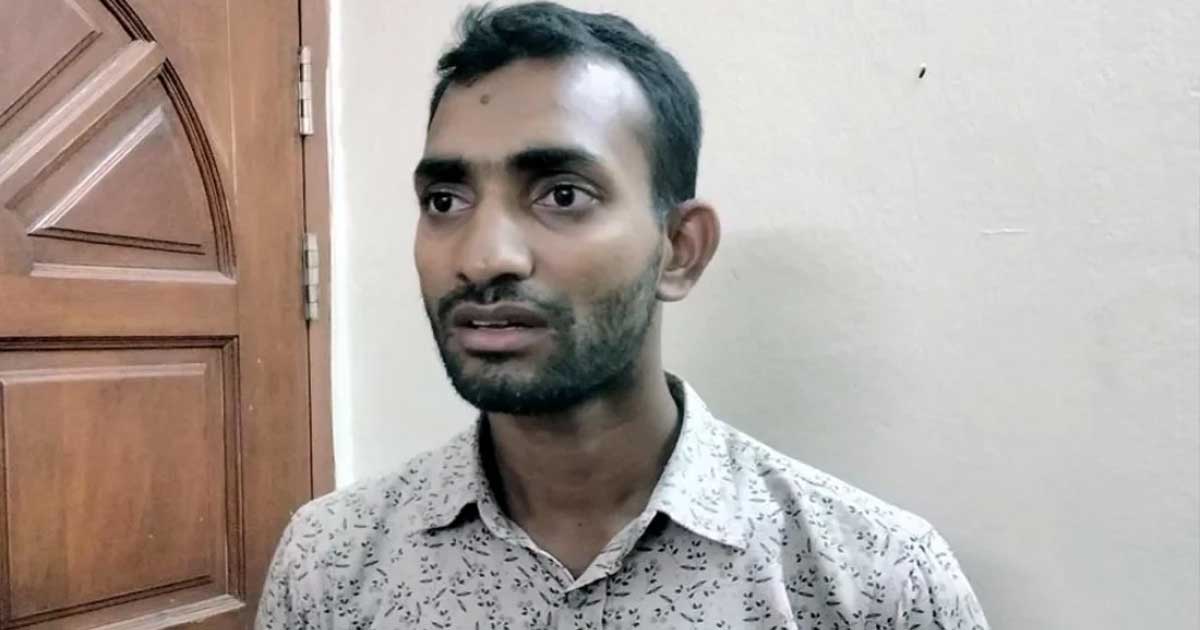 রেলের ১৩০ টিকিটসহ নৌবাহিনী সদস্য আটক