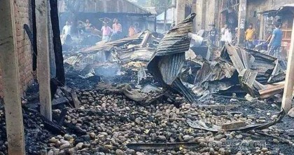 চাঁদপুরে আগুনে পুড়লো ১৪ ব্যবসায় প্রতিষ্ঠান