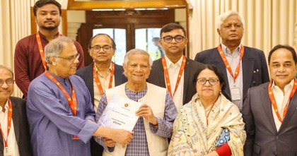 প্রধান উপদেষ্টার কাছে গণমাধ্যম সংস্কার কমিশনের প্রতিবেদন জমা