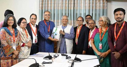 নির্দিষ্ট স্যাটেলাইট ব্যবহারের বাধ্যবাধকতা উঠিয়ে দেওয়ার আভাস প্রধান উপদেষ্টার
