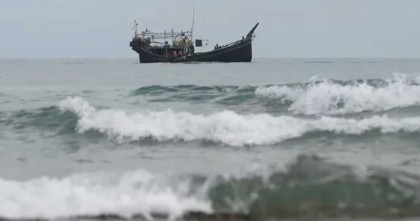 সমুদ্রে নৌকাডুবি: ৪ রোহিঙ্গার মরদেহ উদ্ধার, নিখোঁজ অনেকে
