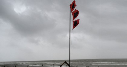 ঝড়ের আভাস: নদীবন্দরে সতর্ক সংকেত