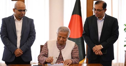 স্বাধীনতা দিবস উপলক্ষ্যে ডাকটিকিট অবমুক্ত করলেন প্রধান উপদেষ্টা