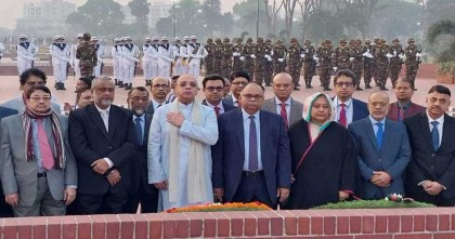 জাতীয় স্মৃতিসৌধে প্রধান বিচারপতির শ্রদ্ধা নিবেদন