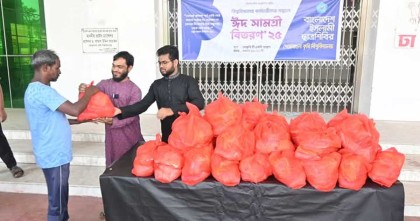শেরেবাংলা কৃষি বিশ্ববিদ্যালয়ে (শেকৃবি) তে কর্মচারীদের ঈদ সামগ্রী বিতরণ করল ছাত্রশিবির