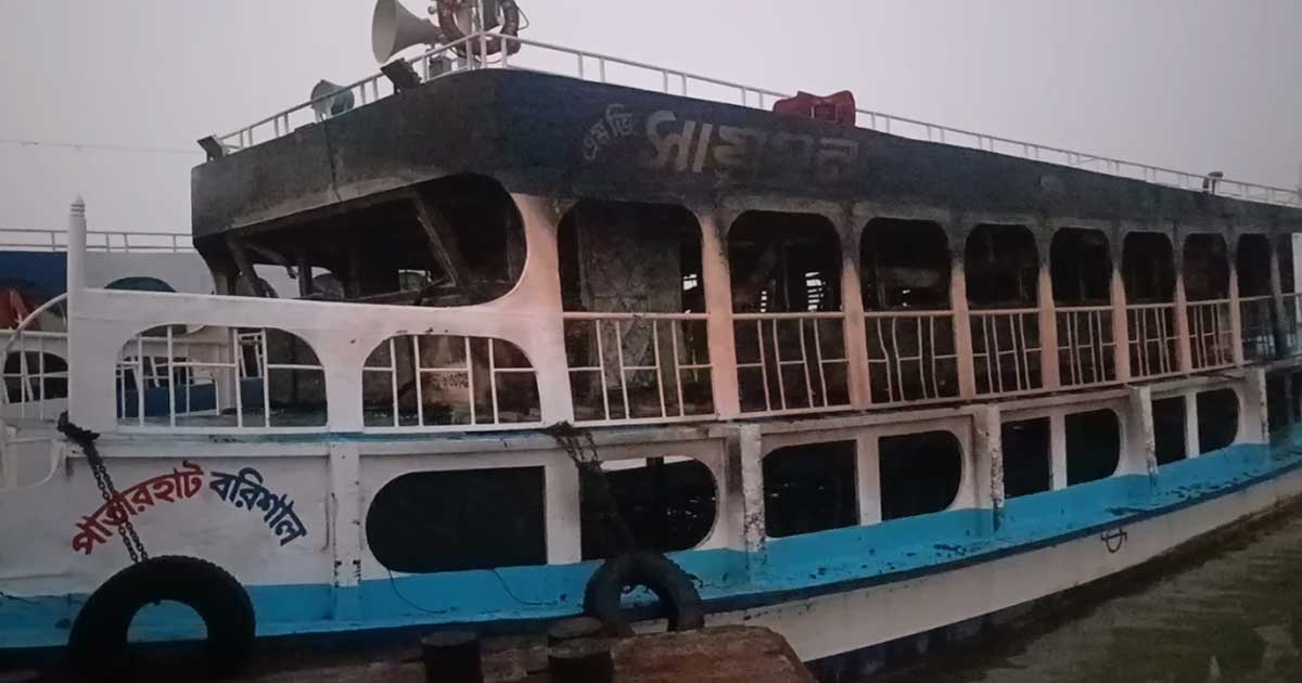 বরিশালে নোঙর করা লঞ্চে আগুন